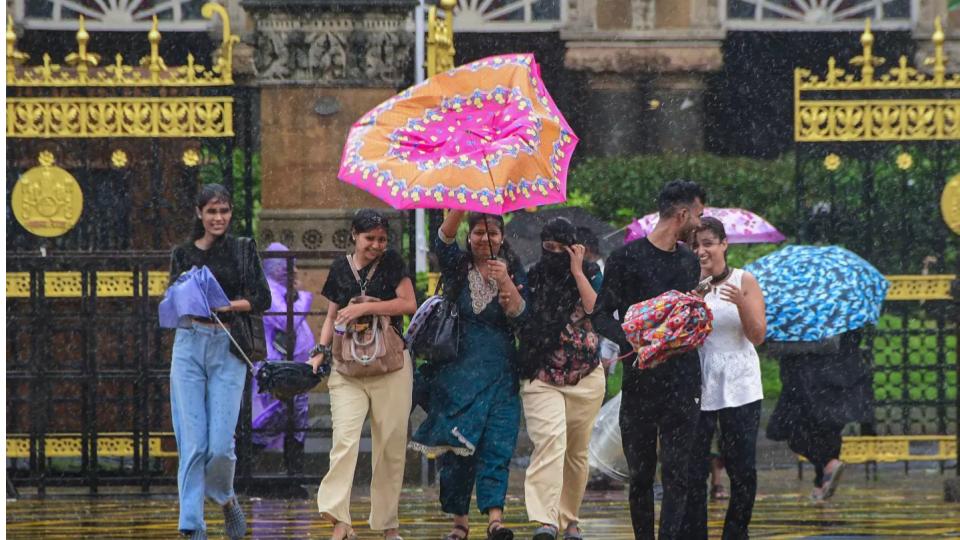 Mumbai Schools and Colleges Shut 