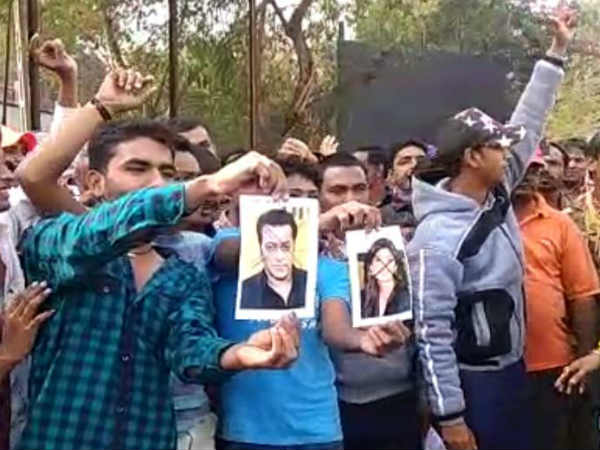 cinemahallsinrajasthanvandalisedoversalmankhansremarktigerzindahaipostersburnt