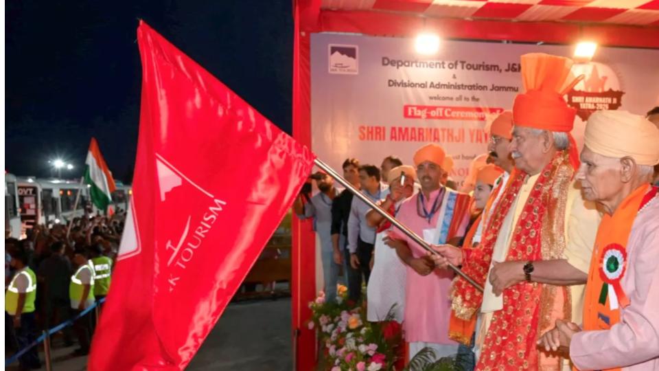 LG Flags off First Batch of Pilgrims from Jammu 