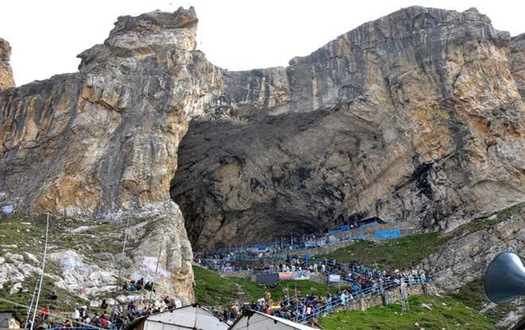 annualamarnathyatracommencesfromtwinroutesofbaltalandchandanwariinthekashmirvalley