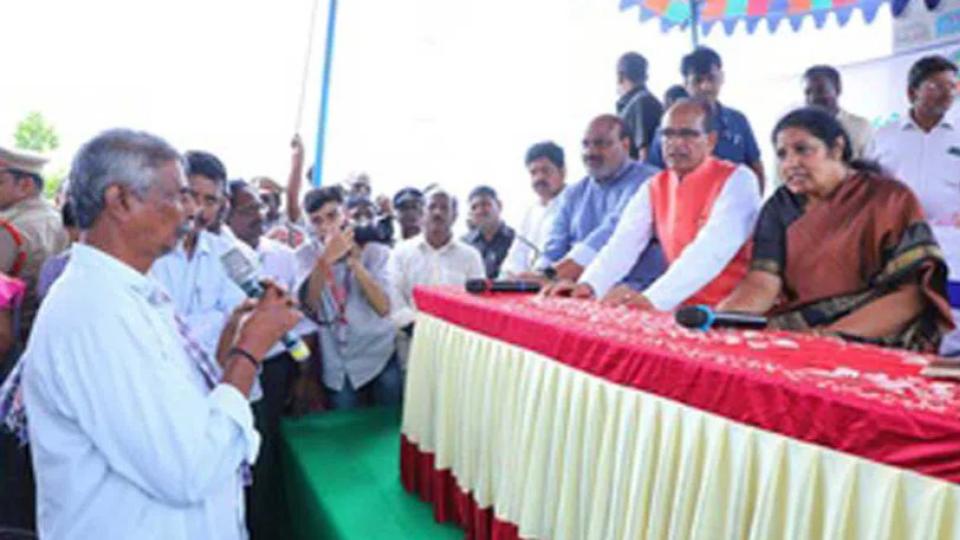 shivrajsinghchouhanassuressupporttoapfloodaffectedfarmers