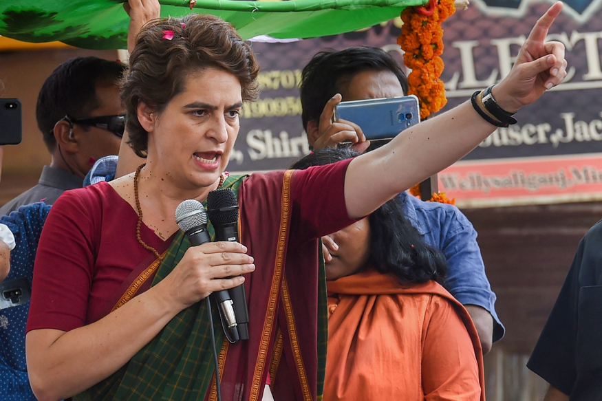 modigovernmentshouldaccepthistoriceconomicslowdown:priyankagandhi