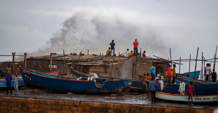 cyclonevayusparesgujaratcoastafterchangingitscourse