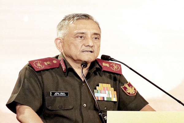 multipleinitiativesarebeingtakenbyindianarmedforcestomaintainanedgeoveradversaries:cds
