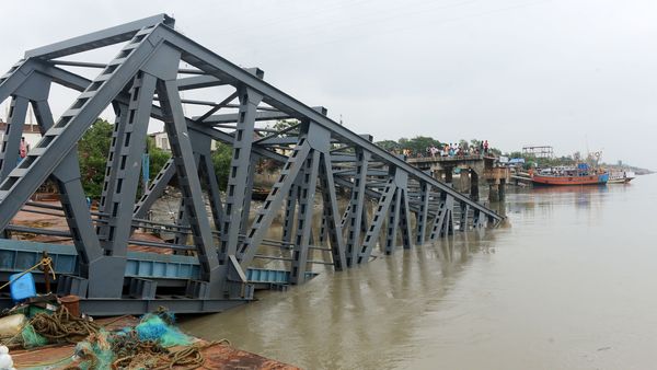 10peoplekilledduetocyclonicstormbulbulinwestbengal