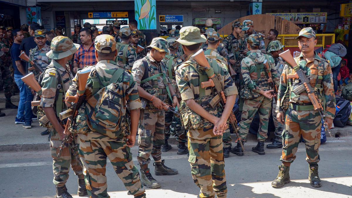 encounterbreaksoutbetweensecuritypersonnelandnaxalitesinchhattisgarh