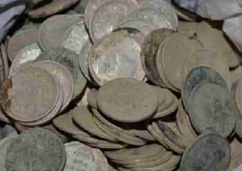 164rarecoinsfoundinbundelkhandmp