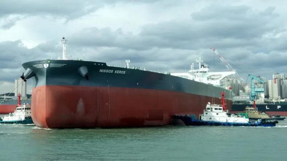 indiaboundoiltankercrossesstraitofhormuz