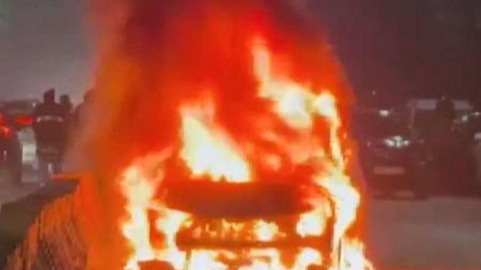 Five burnt alive as moving car catches fire on Delhi-Mumbai Expressway