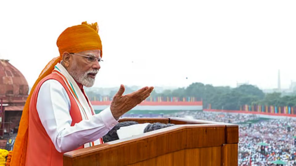PM Modi praises RSS in Independence Day speech