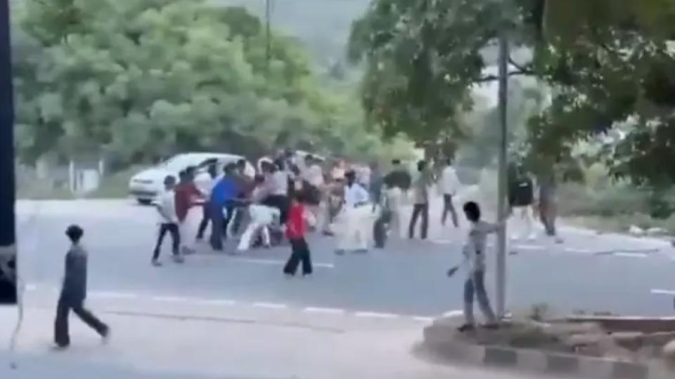 Two Student Groups Clash on Road in Visakhapatnam