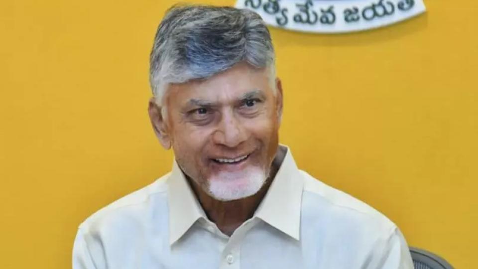 Naidu Greets Workers, Farmers 