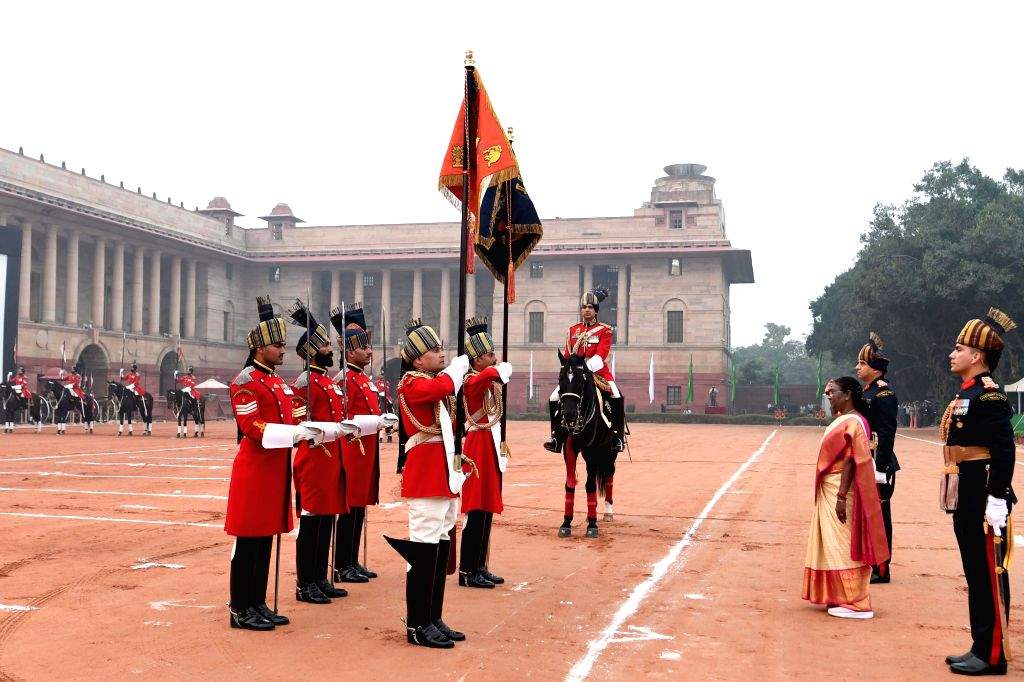 presidentdroupadimurmupresentspresident’sstandardofbodyguardatrashtrapatibhavan