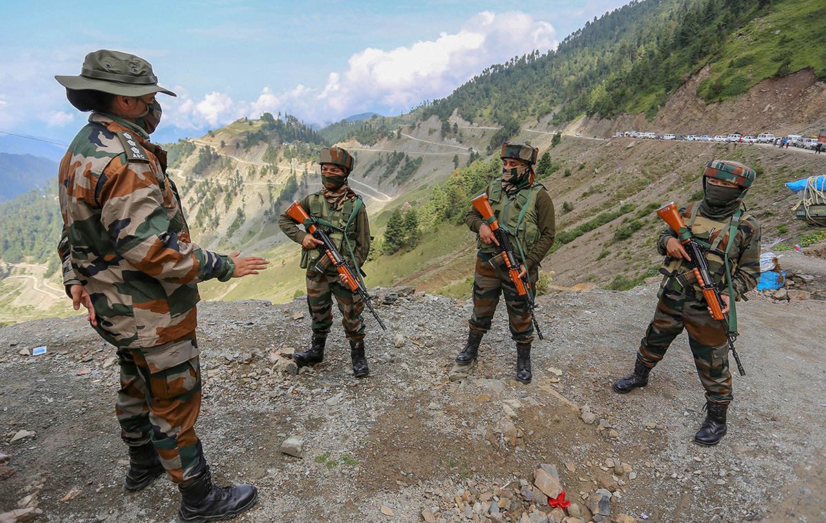 securityforcesfoilmajorinfiltrationbidinkupwara;oneterroristkilled