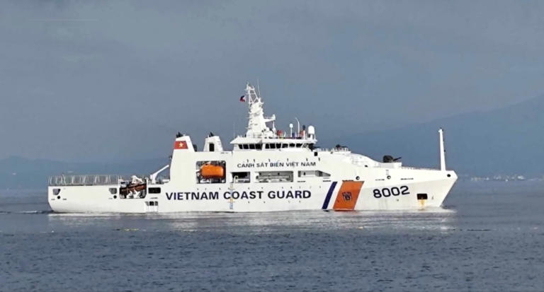 vietnamcoastguardshiparrivesinkochi