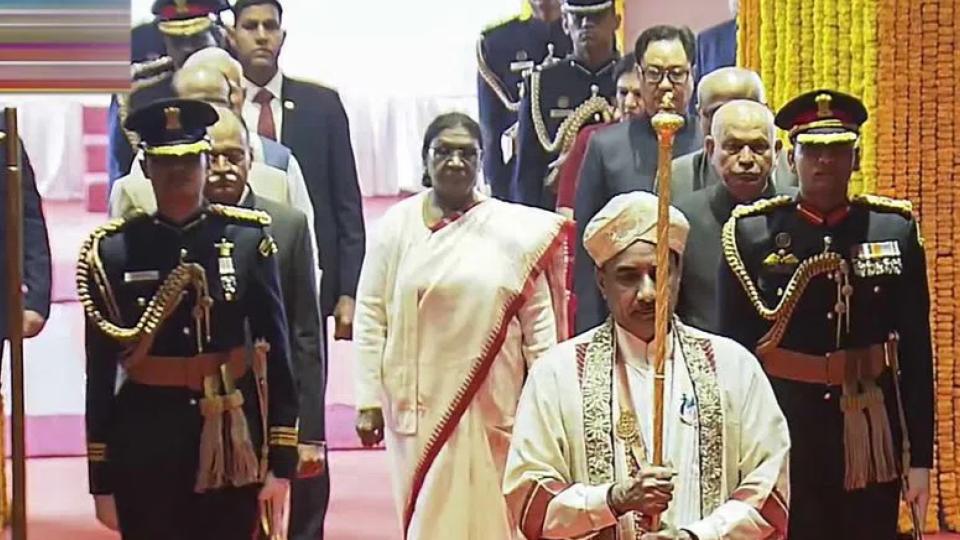 President Murmu accorded ceremonial welcome in Parliament