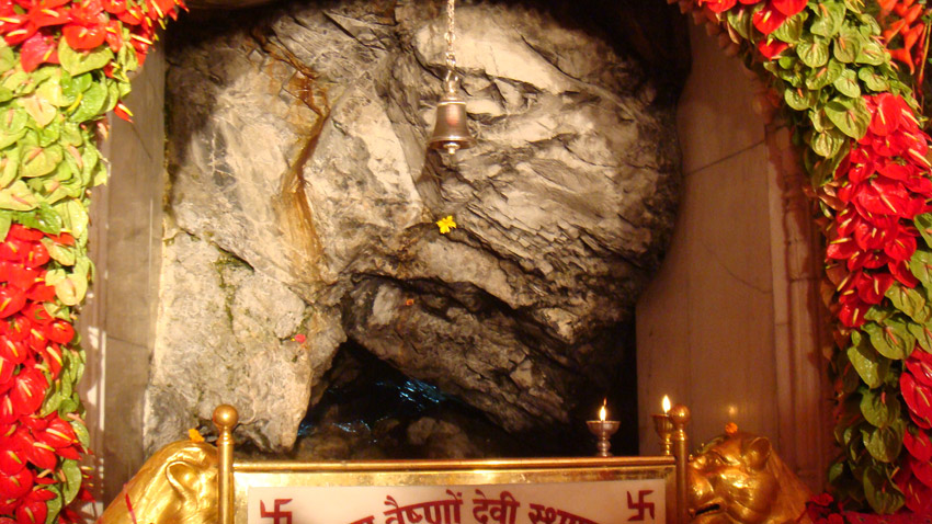 naturalcaveofshrimatavaishnodevijiopensfordarshans