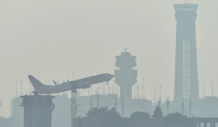 18flightsdivertedatdelhiairportduetobadweather