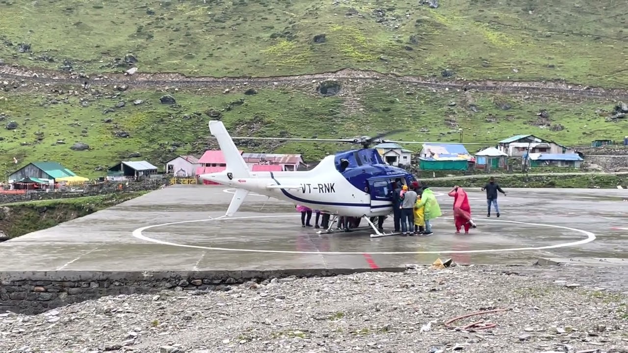 helicoptermakesemergencylandinginkedarnath