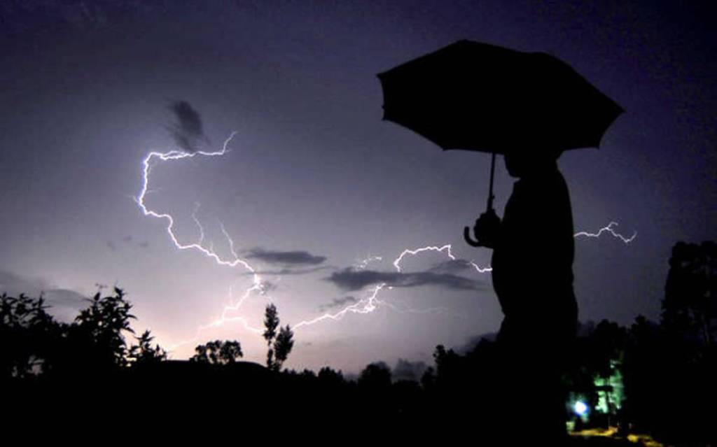 lightningstrikesinbiharleaves10killed