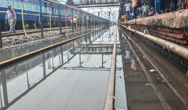 floodaffectsrailtrafficinbihar