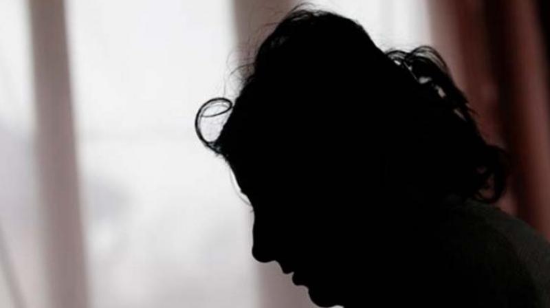 gujaratwomanbeingtorturedbysaudifamilyrescuedarriveshome