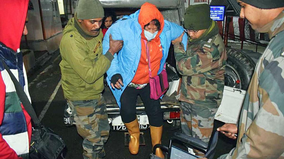 indianarmyrescues500strandedtouristsfromlandslidehitsikkim