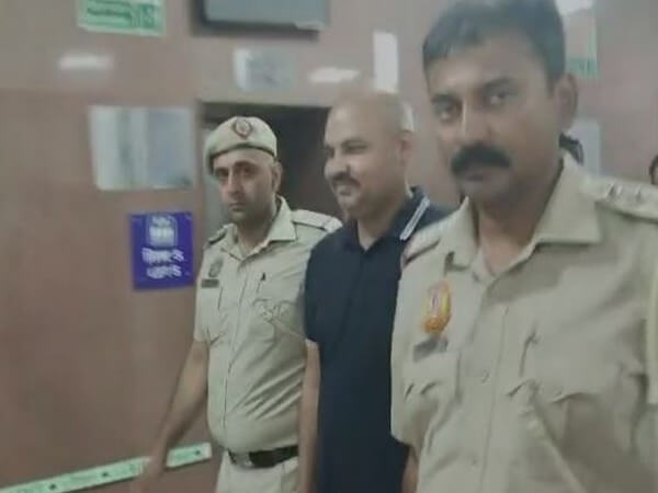 Delhi Police takes Bibhav Kumar to Kejriwal