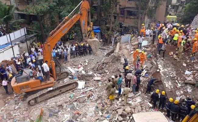 8killedinbuildingcollapaseinmumbai;manyfearedtrapped