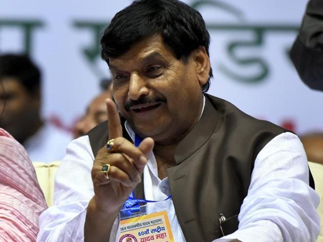 spfamilyfeudintensifiesshivpalgivesultimatumtoakhilesh