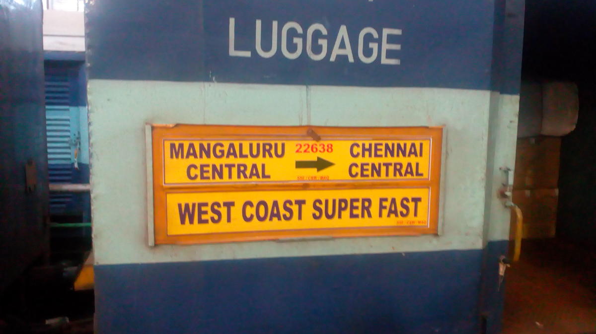 twocoachesofchennaimangaloresuperfastderail