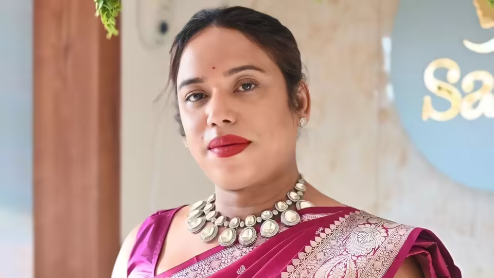 Transgender makeup artist Jaanmoni apologises for remarks against PM Modi