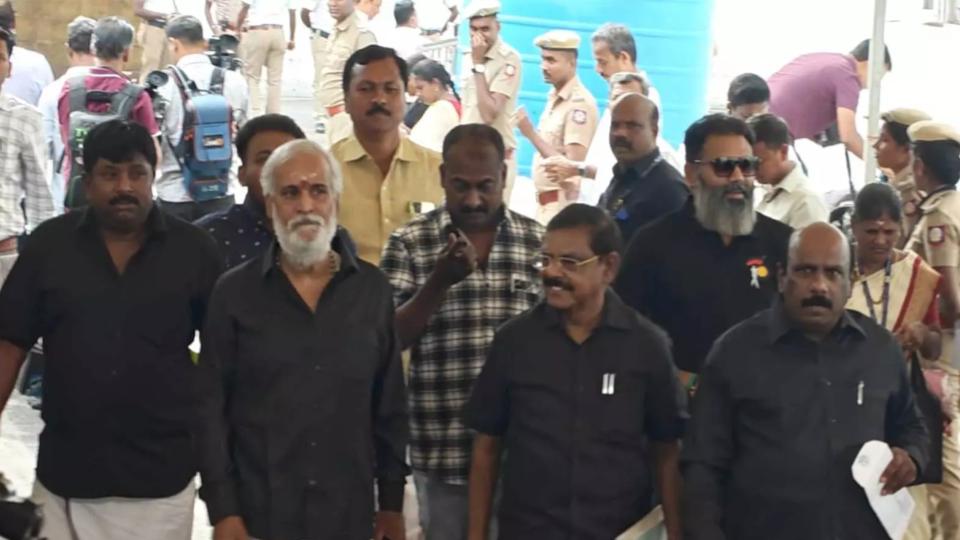 DMK MLAs Wear Black Shirts Ahead of TN Agriculture Budget