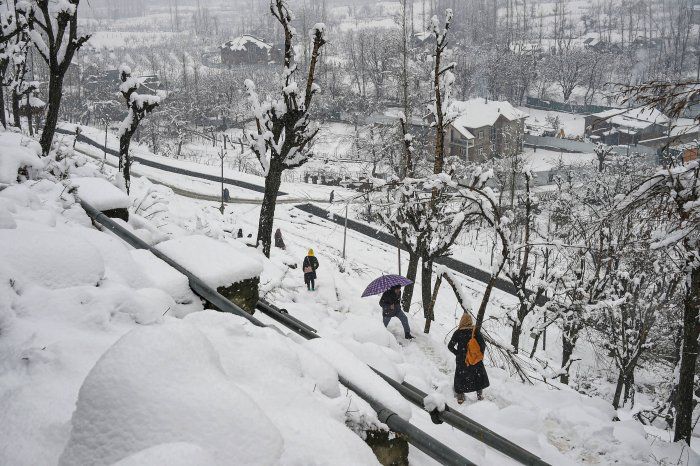 kashmirsharshestwinterperiodchillaikalanbegins