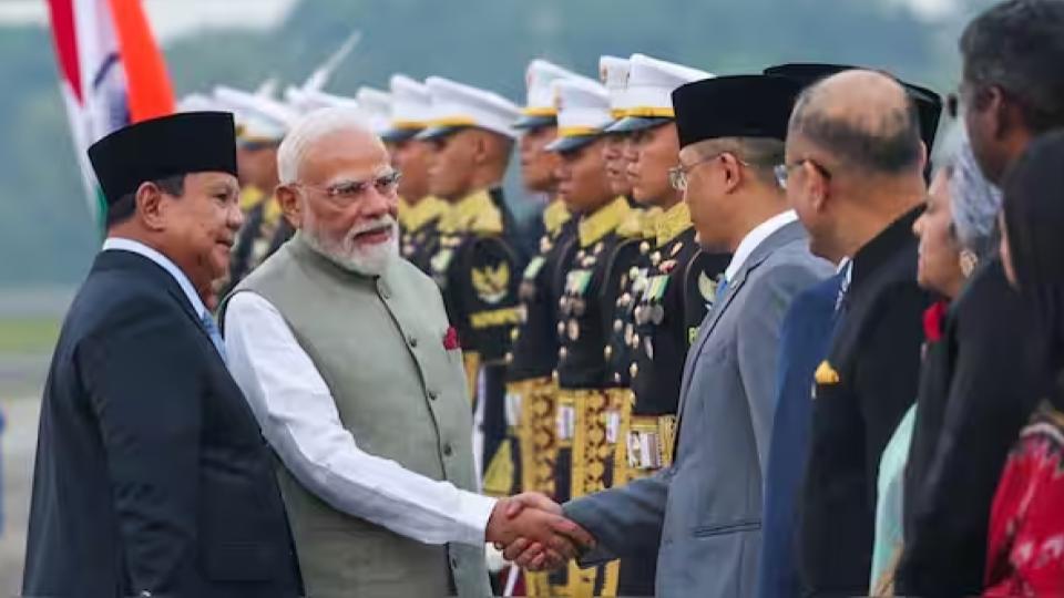 PM Modi receives grand welcome in Jakarta as Indonesia visit begins