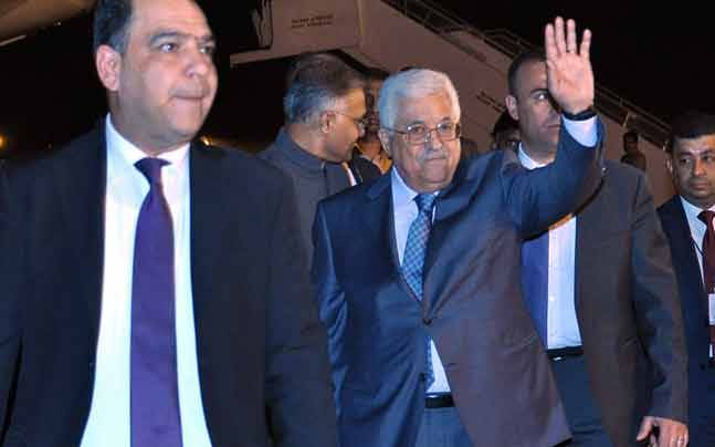 palestinianpresidentmahmoudabbasarriveson4dayindiavisit