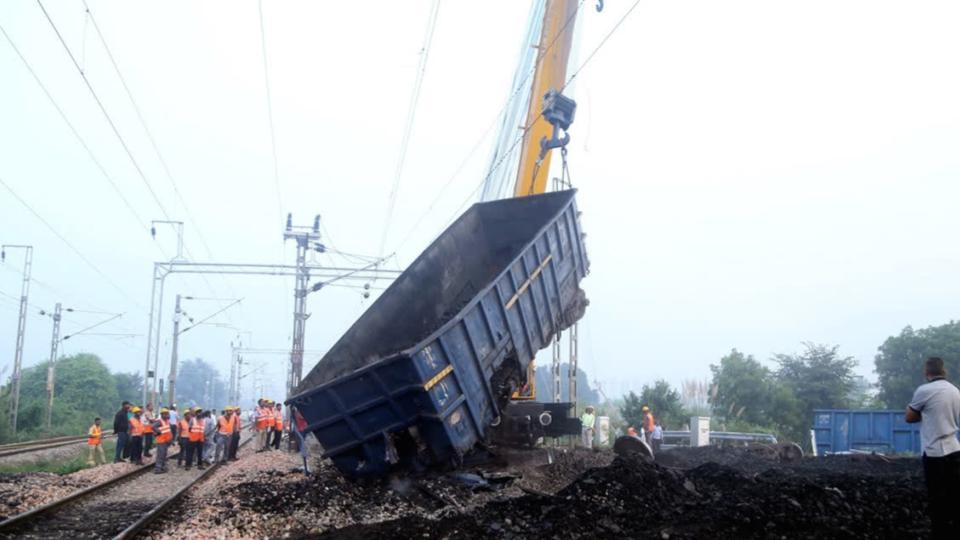 12wagonsofgoodstrainderaionagradelhiroute