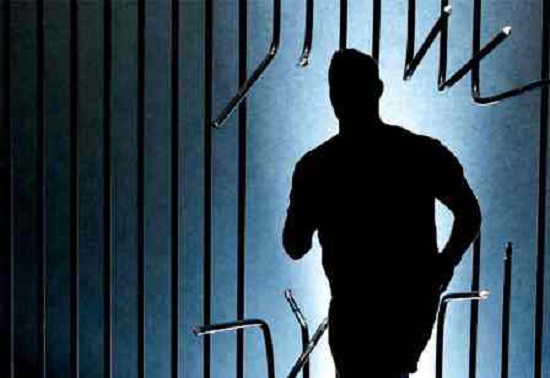 pune3officialsofwarjepolicestationsuspendedforsecuritylapseasrapeaccusedescapescustody