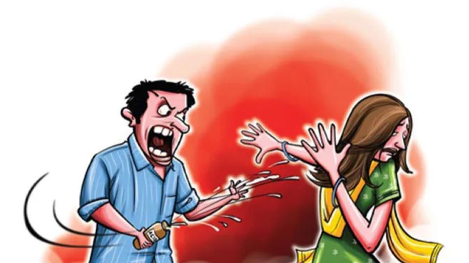 Biker throws acid on 40-year-old woman in Punjab