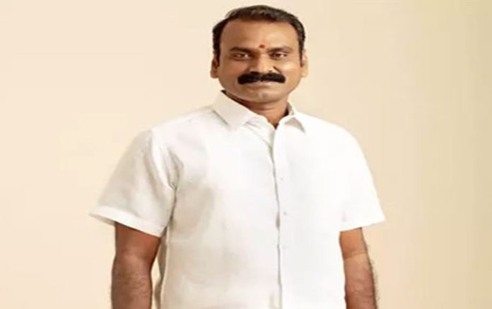 unionministerdrlmurugantoflagoffnewtrainbetweenchhindwaranainpurmandlafort