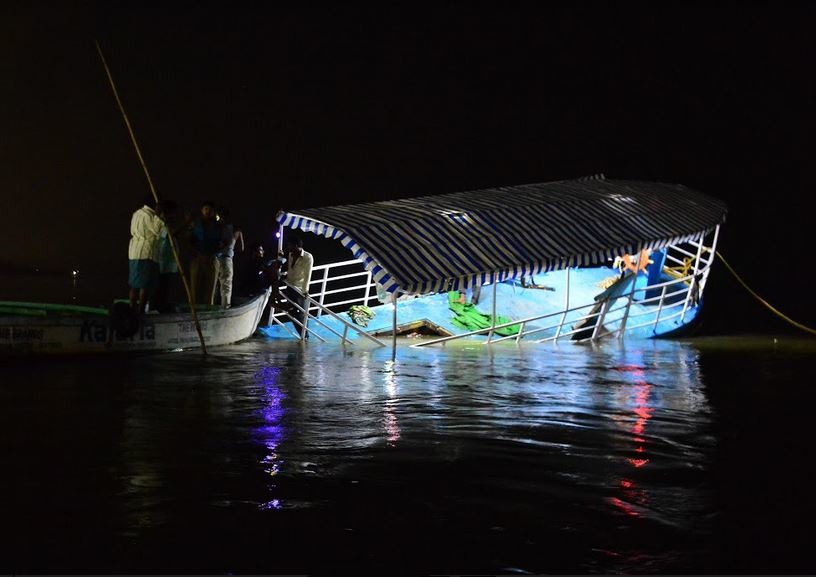 vijayawadaboattragedy:rojademandsapgovttoannounceexgratiaofrs20lakhtofamiliesofvictims