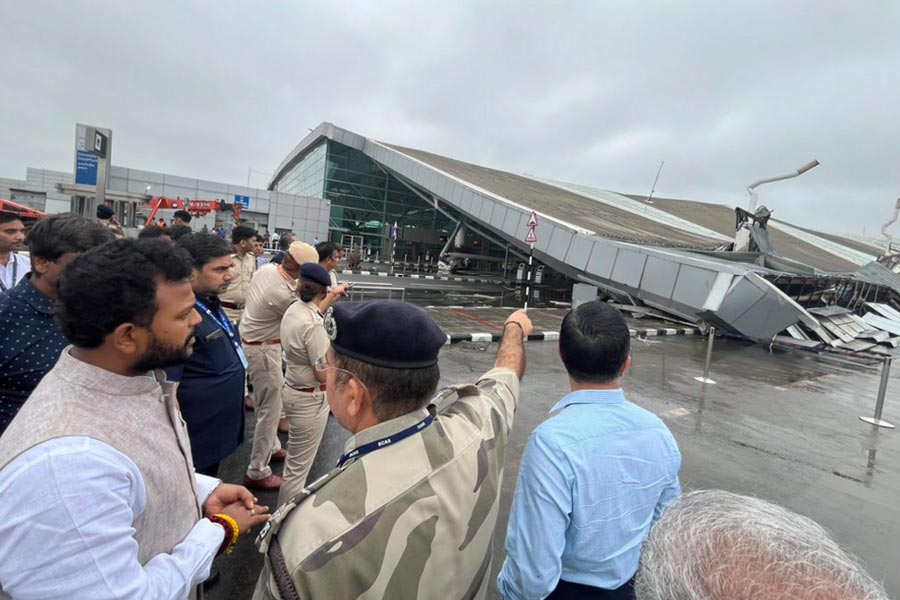 unionministerrammohannaiduinspectsaoccatigiairportindelhiaftercollapseofairport’sterminal1roof