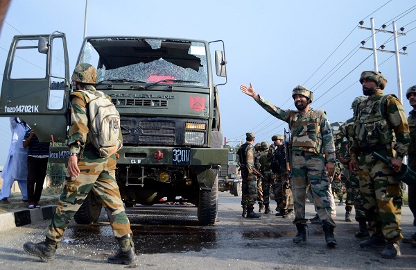 militantsattackarmyconvoyinjksqazigundonesoldierinjured