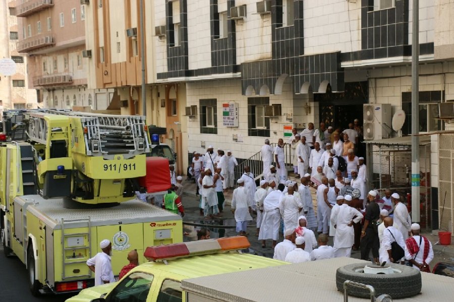 indianpilgrimsevacuatedasfireeruptsinmakkah
