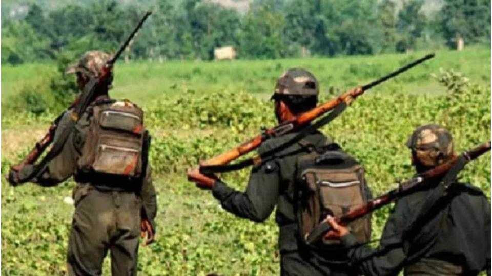 Naxalites kill road contractor imtiyaz ali in Chhattisgarh