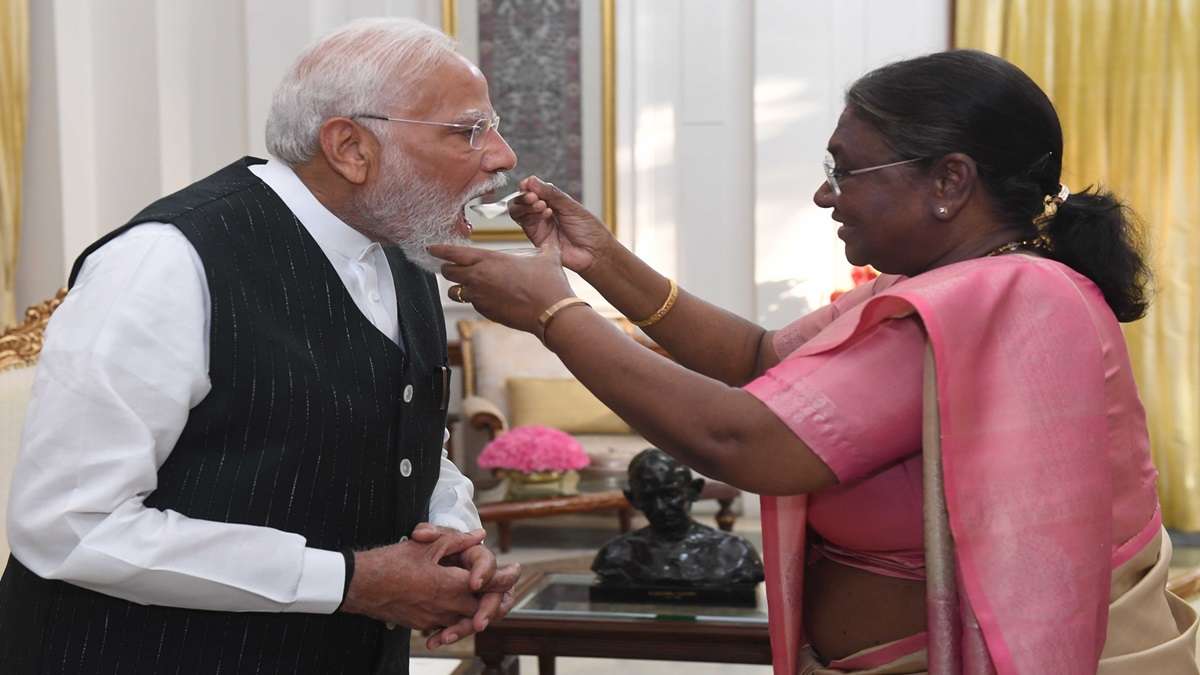 presidentinvitespmdesignatenarendramoditoformanewgovtatcentre