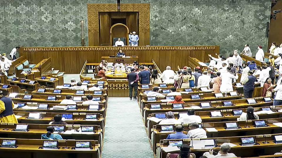 uproarinloksabhaasoppositionprotestsoverwaqfbill