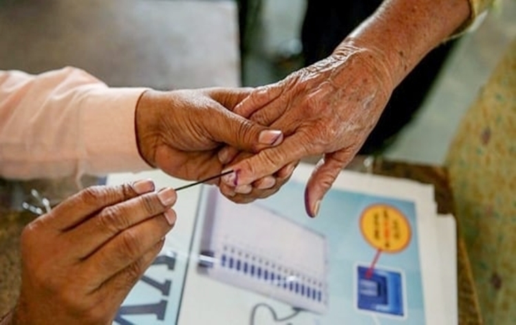 votingbeginsforsecondandfinalphaseofurbanlocalbodypollsinups38districts