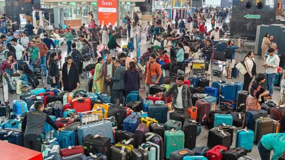 Govt Suspends DGCA Duty Time Orders Amid IndiGo Disruptions