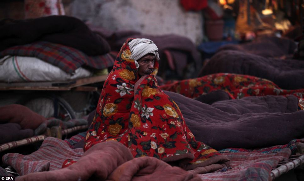upcmadityanathasksofficialstoprovideblanketstohomeless